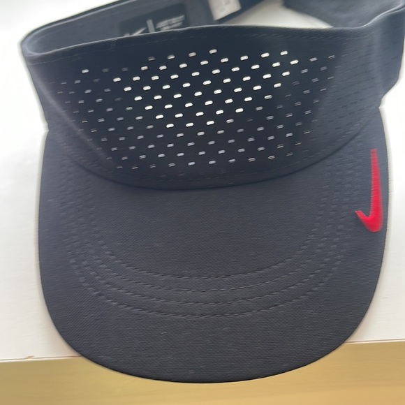 NWT Nike hat . Unisex - Picture 2 of 4